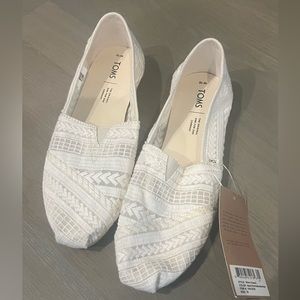 NWT Toms white embroidered mesh shoes women’s size 10